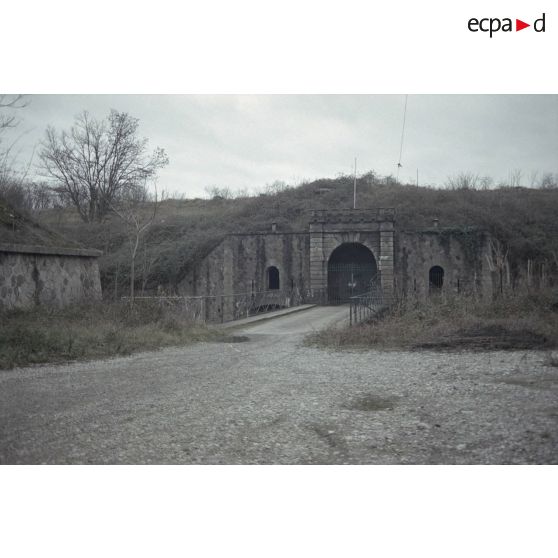 Curlu, abbaye de Triors (26), fort de Feyzin (69). [légende d'origine]