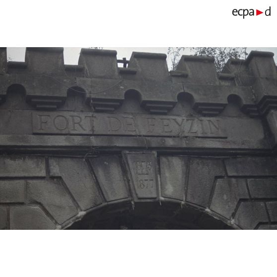 Curlu, abbaye de Triors (26), fort de Feyzin (69). [légende d'origine]