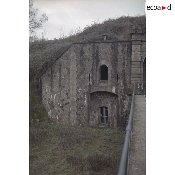Curlu, abbaye de Triors (26), fort de Feyzin (69). [légende d'origine]