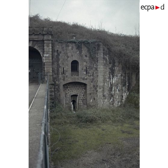 Curlu, abbaye de Triors (26), fort de Feyzin (69). [légende d'origine]