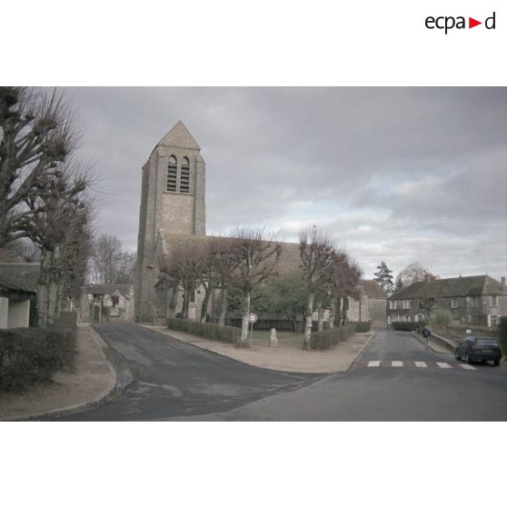 Fort de Feyzin (Lyon), église de Torfou (91), château du Mesnil Voisin (91). [légende d'origine]