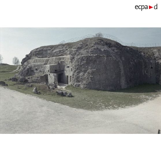 Fort de Vaux, ossuaire de Douaumont, fort de Douaumont. [légende d'origine]
