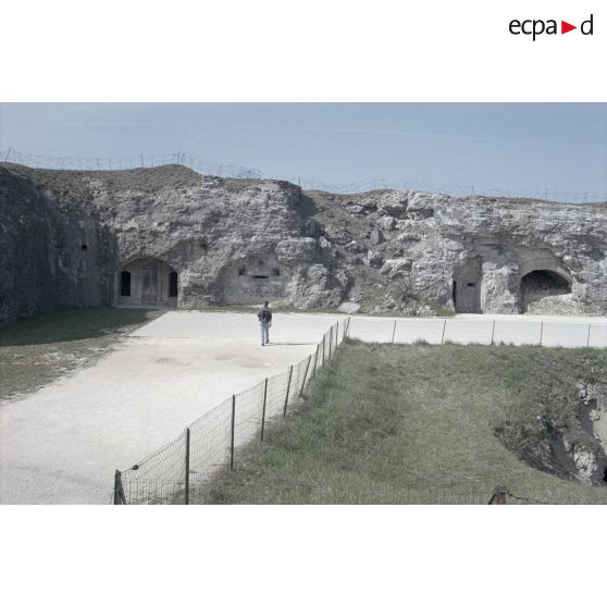 Fort de Vaux, ossuaire de Douaumont, fort de Douaumont. [légende d'origine]