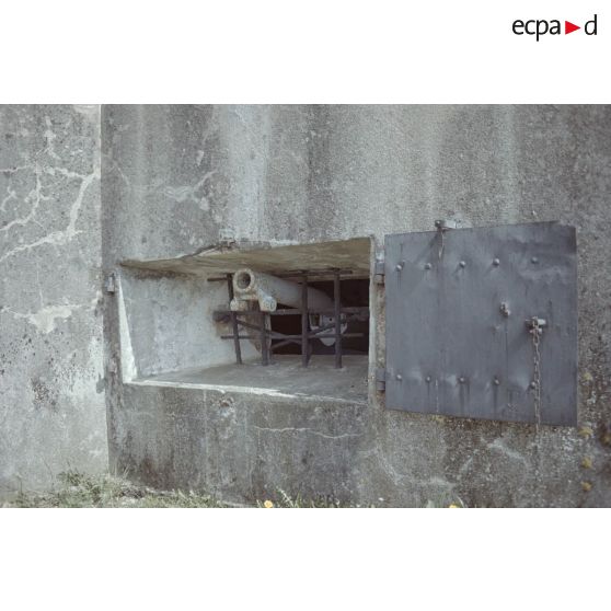 Fort de Vaux, ossuaire de Douaumont, fort de Douaumont. [légende d'origine]