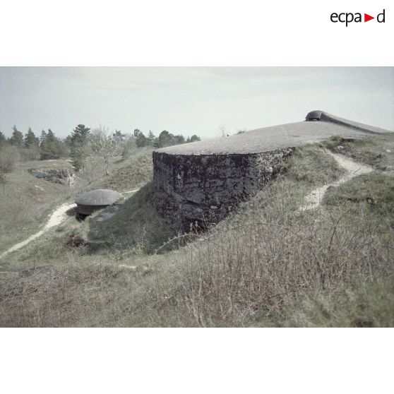 Fort de Vaux, ossuaire de Douaumont, fort de Douaumont. [légende d'origine]