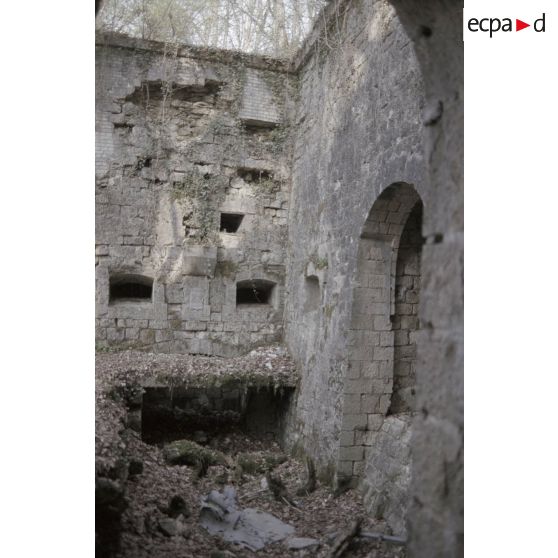 Fort de Douaumont, mémorial de Verdun, casemate Pamart, fort de Tavannes, blockhaus M5, PC de la batterie de l'Hôpital, entrée de guerre du fort de Souville. [légende d'origine]