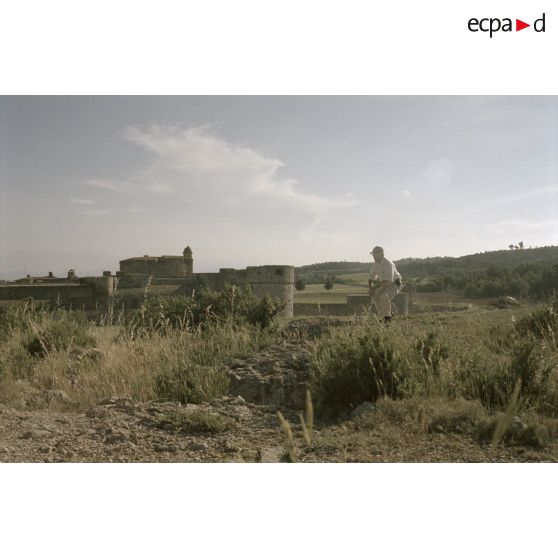 Fin Salses et suite voyage à Perpignan par cathédrale de Bourges. [légende d'origine]