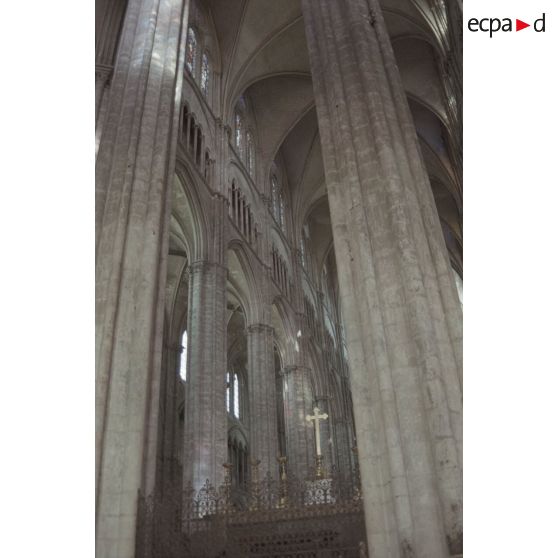 Fin Salses et suite voyage à Perpignan par cathédrale de Bourges. [légende d'origine]