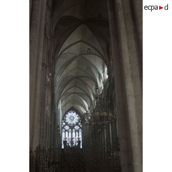 Fin Salses et suite voyage à Perpignan par cathédrale de Bourges. [légende d'origine]