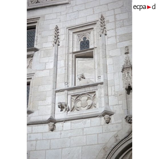 Fin Salses et suite voyage à Perpignan par cathédrale de Bourges. [légende d'origine]