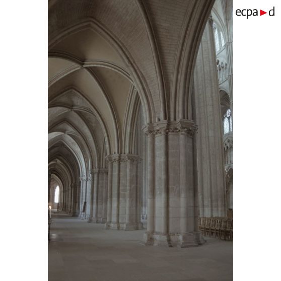 Fin Salses et suite voyage à Perpignan par cathédrale de Bourges. [légende d'origine]