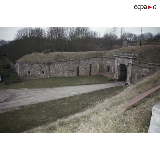 Fort du Haut-Buc (fin), fort du Trour d'Enfer (début). [légende d'origine]