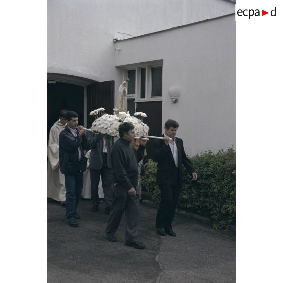 Redoute de Bouviers, batterie des Arches, Saint Maxime (procession Notre Dame de Fatima). [légende d'origine]
