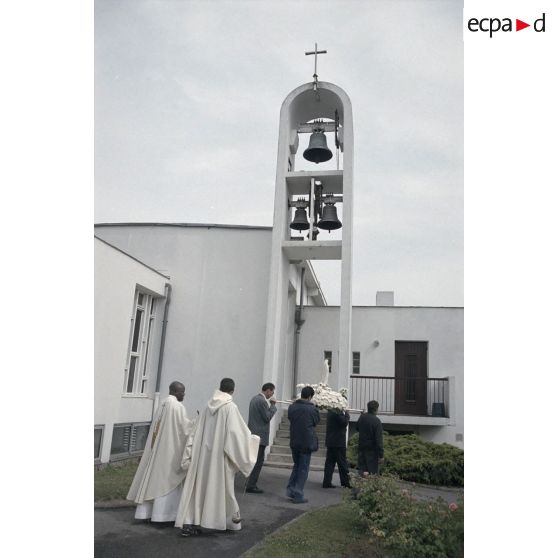 Redoute de Bouviers, batterie des Arches, Saint Maxime (procession Notre Dame de Fatima). [légende d'origine]