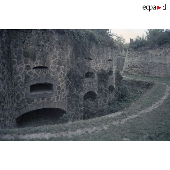 Fort de Montbré (Reims), anniversaire François, château de Nogent le Rotrou. [légende d'origine]