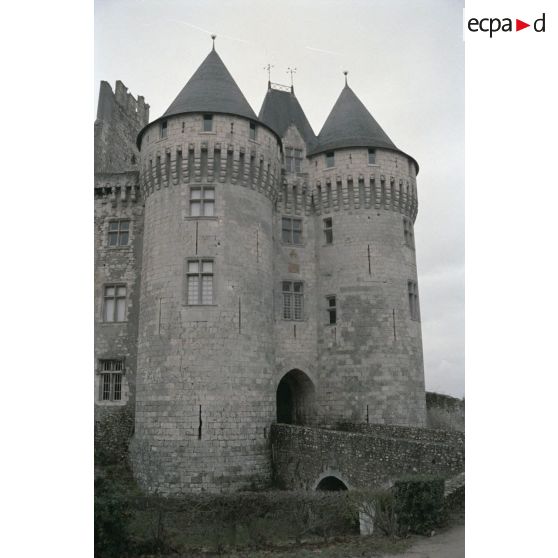 Fort de Montbré (Reims), anniversaire François, château de Nogent le Rotrou. [légende d'origine]