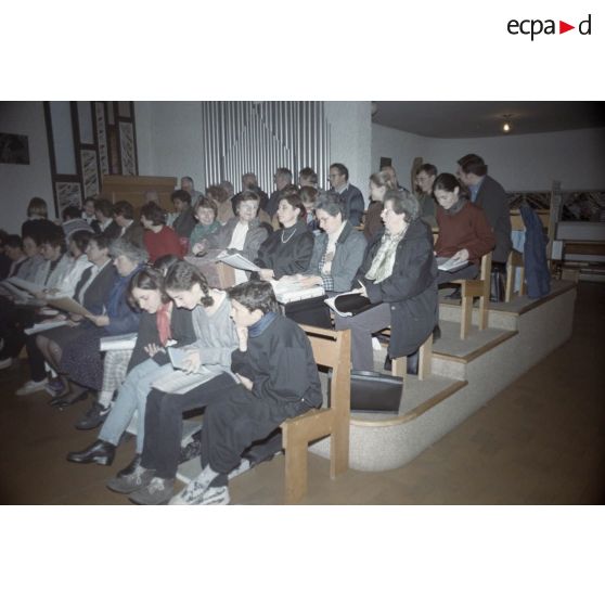 Fort de Cormeilles, répétition de chorale. [légende d'origine]