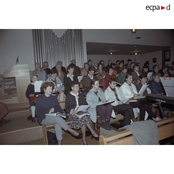 Fort de Cormeilles, répétition de chorale. [légende d'origine]