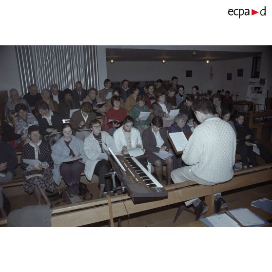 Fort de Cormeilles, répétition de chorale. [légende d'origine]