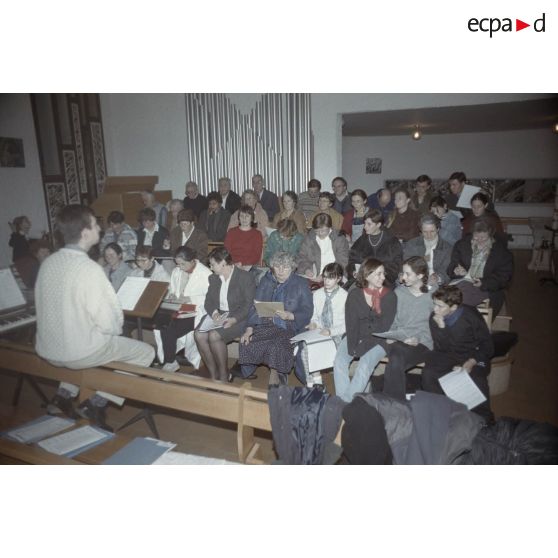 Fort de Cormeilles, répétition de chorale. [légende d'origine]
