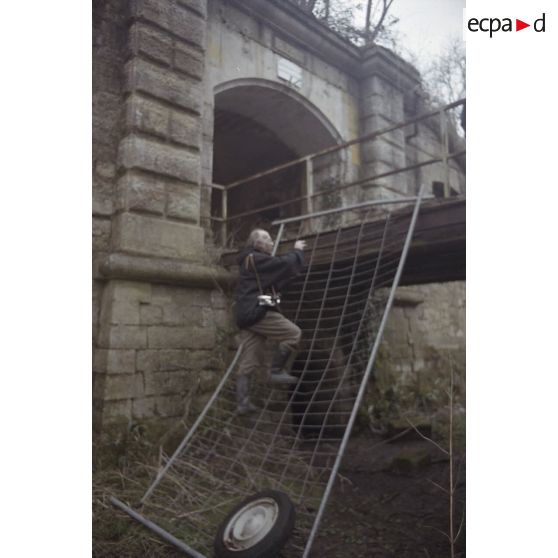 Fort de Lasnicourt (02), carrière des 3 tombes à Sept Morts, les fantômes à la Butte Chalmont. [légende d'origine]