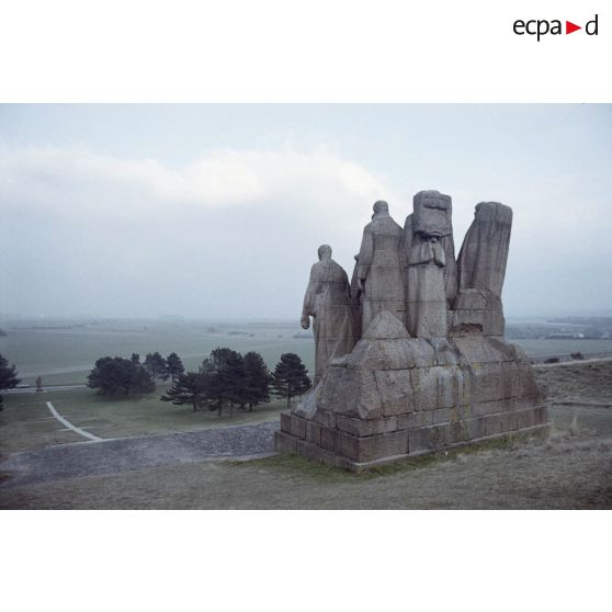 Fort de Lasnicourt (02), carrière des 3 tombes à Sept Morts, les fantômes à la Butte Chalmont. [légende d'origine]