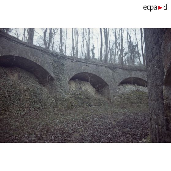 Fort de Lasnicourt (02), carrière des 3 tombes à Sept Morts, les fantômes à la Butte Chalmont. [légende d'origine]