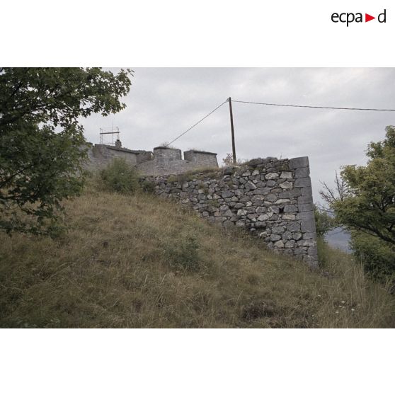 Saint Vincent les Forts : fort Joubert, redoute de Chaudon, tour Vauban. [légende d'origine]