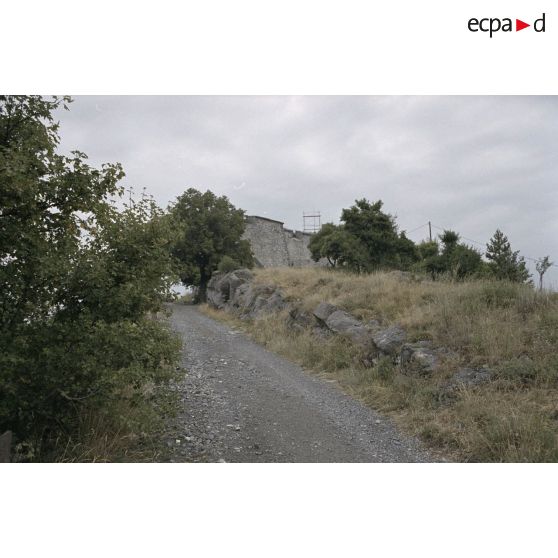 Saint Vincent les Forts : fort Joubert, redoute de Chaudon, tour Vauban. [légende d'origine]