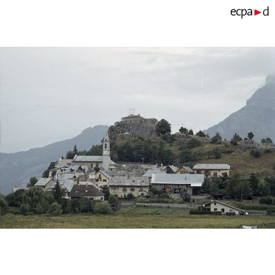 Saint Vincent les Forts : fort Joubert, redoute de Chaudon, tour Vauban. [légende d'origine]