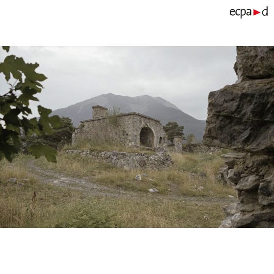 Saint Vincent les Forts : fort Joubert, redoute de Chaudon, tour Vauban. [légende d'origine]