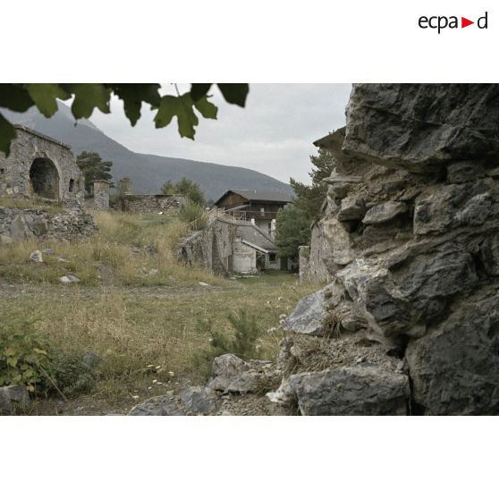 Saint Vincent les Forts : fort Joubert, redoute de Chaudon, tour Vauban. [légende d'origine]