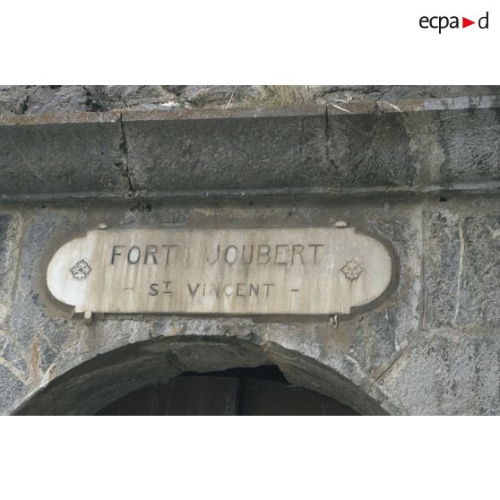 Saint Vincent les Forts : fort Joubert, redoute de Chaudon, tour Vauban. [légende d'origine]