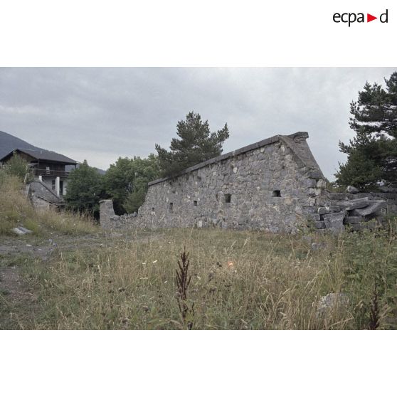 Saint Vincent les Forts : fort Joubert, redoute de Chaudon, tour Vauban. [légende d'origine]