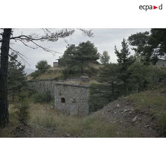 Saint Vincent les Forts : fort Joubert, redoute de Chaudon, tour Vauban. [légende d'origine]
