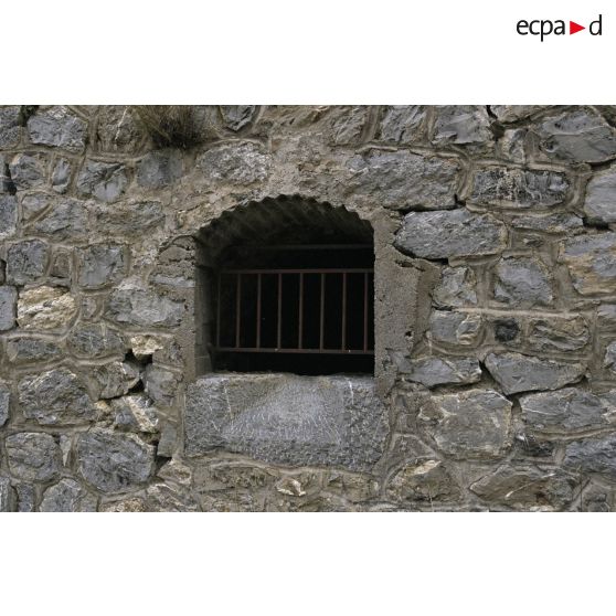 Saint Vincent les Forts : fort Joubert, redoute de Chaudon, tour Vauban. [légende d'origine]