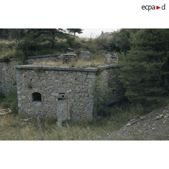 Saint Vincent les Forts : fort Joubert, redoute de Chaudon, tour Vauban. [légende d'origine]