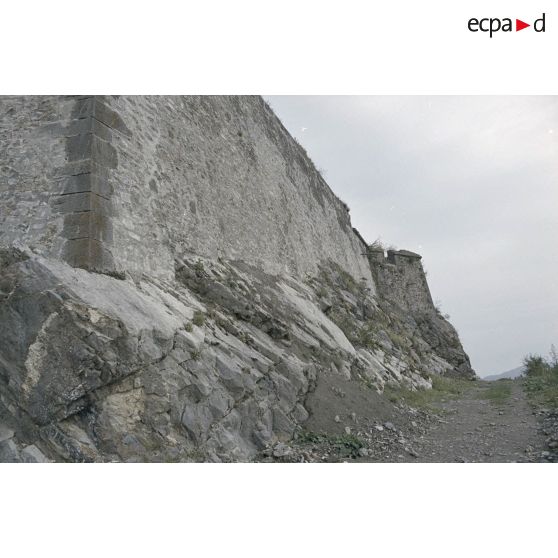 Saint Vincent les Forts : fort Joubert, redoute de Chaudon, tour Vauban. [légende d'origine]