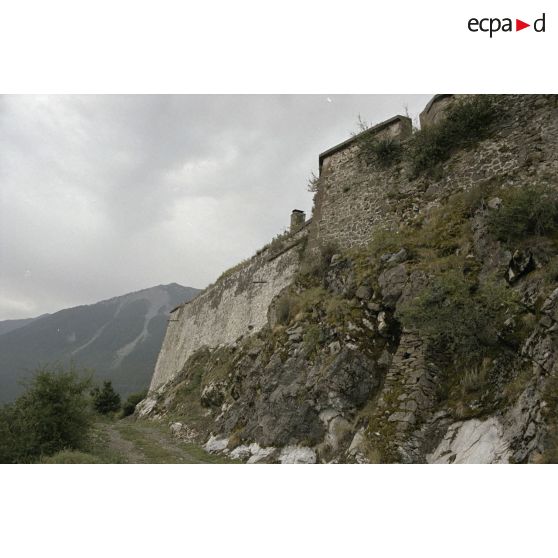 Saint Vincent les Forts : fort Joubert, redoute de Chaudon, tour Vauban. [légende d'origine]