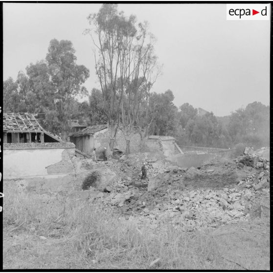 Explosion dans une soute à munitions de récupération au service des munitions de l'établissement régional du Matériel (ERM) d'Alger.