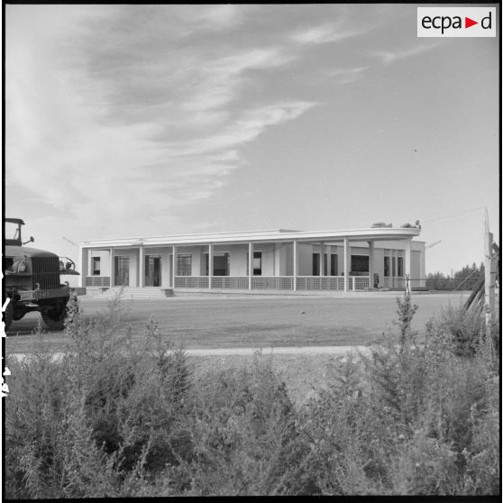 Bâtiments de l'EMAT/AFN (Ecole militaire annexe des Transmissions d'Afrique du Nord) à Ben-Aknoun.