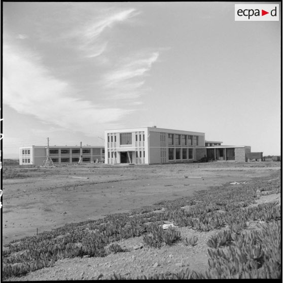 Bâtiments de l'EMAT/AFN (Ecole militaire annexe des Transmissions d'Afrique du Nord) à Ben-Aknoun.