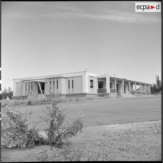 Bâtiments de l'EMAT/AFN (Ecole militaire annexe des Transmissions d'Afrique du Nord) à Ben-Aknoun.