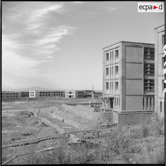 Bâtiments de l'EMAT/AFN (Ecole militaire annexe des Transmissions d'Afrique du Nord) à Ben-Aknoun.