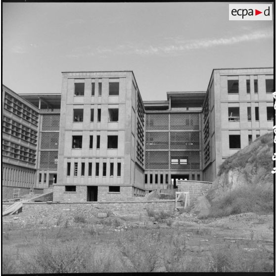 Bâtiments de l'EMAT/AFN (Ecole militaire annexe des Transmissions d'Afrique du Nord) à Ben-Aknoun.