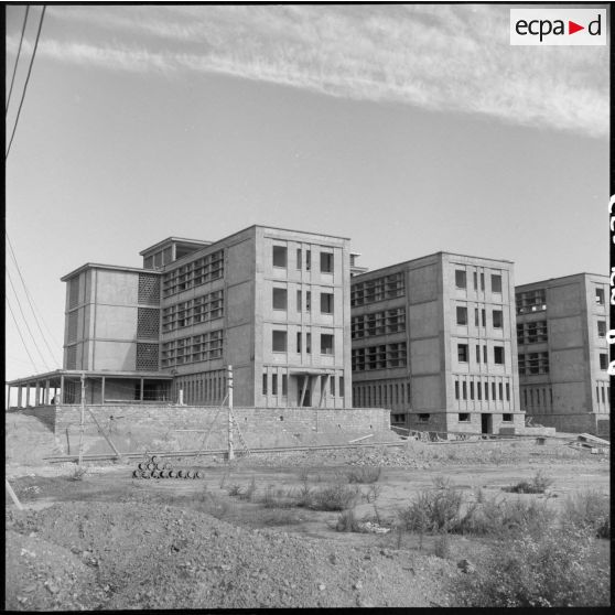 Bâtiments de l'EMAT/AFN (Ecole militaire annexe des Transmissions d'Afrique du Nord) à Ben-Aknoun.