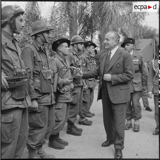 Kabylie. Visite du général Billotte à la 27e DIA (27e division d'infanterie alpine).