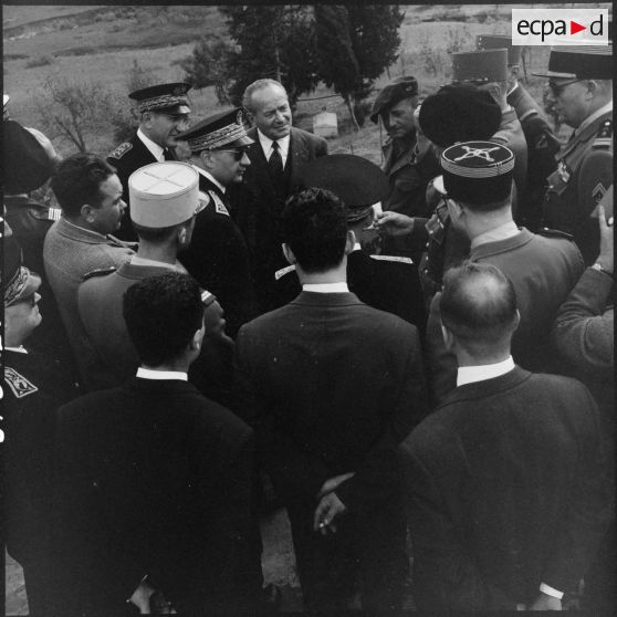 Kabylie. Visite du général Billotte à la 27e DIA (27e division d'infanterie alpine).