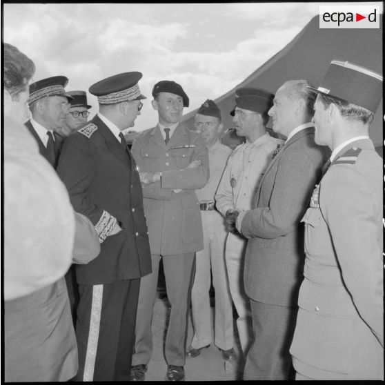 Kabylie. Visite du général Billotte à la 27e DIA (27e division d'infanterie alpine).