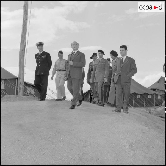 Kabylie. Visite du général Billotte à la 27e DIA (27e division d'infanterie alpine).